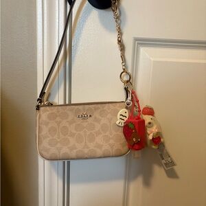 coach nolita 19